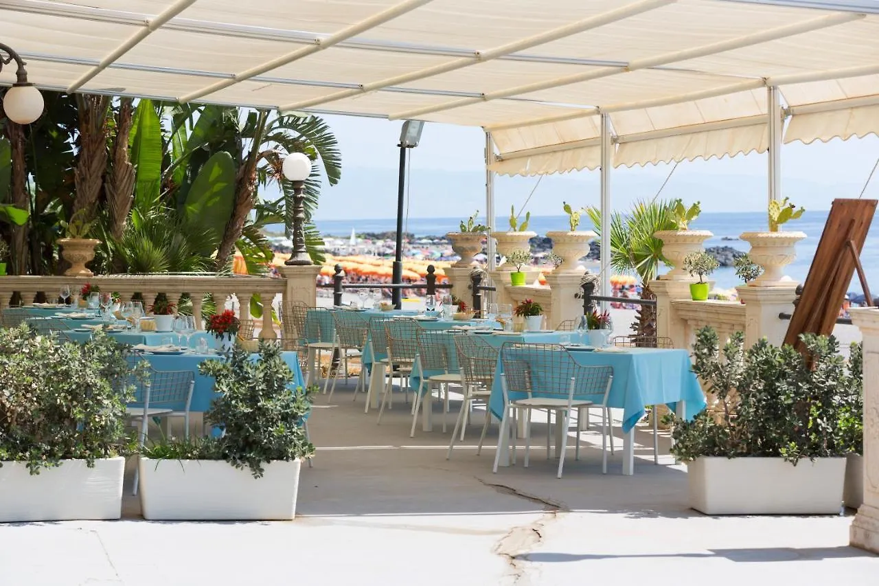 Hellenia Yachting Hotel & Spa Giardini-Naxos 4*,  Italia