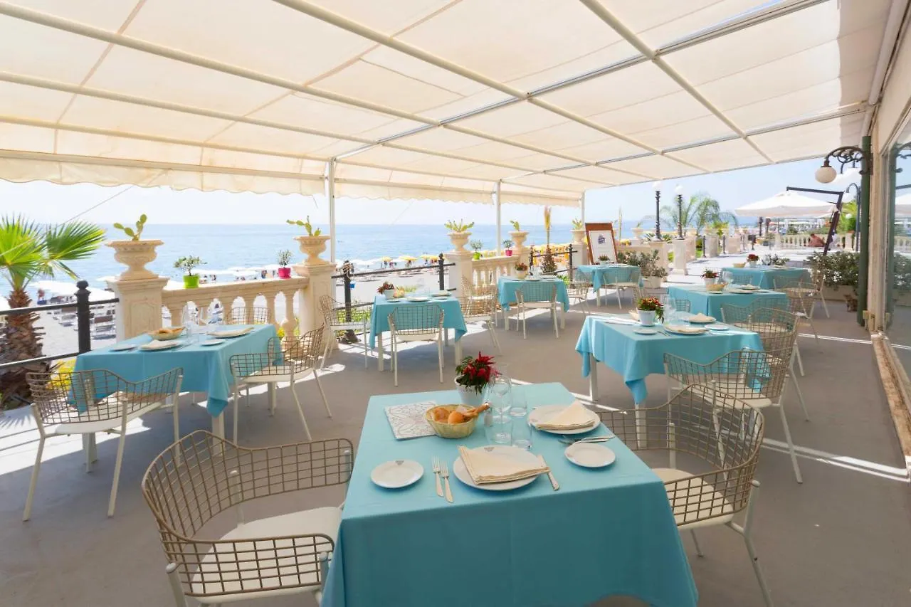 Hellenia Yachting Hotel & Spa جيارديني ناكسوس